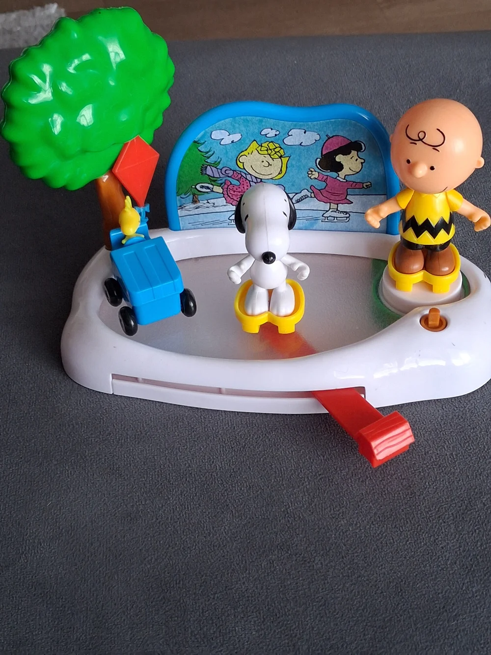 Charlie Brown & Snoopy Playset - Yellow, White, Blue